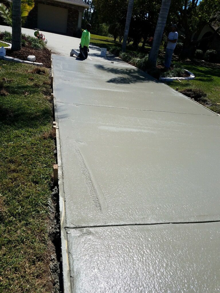 New residential concrete driveway - Mims Florida - 08